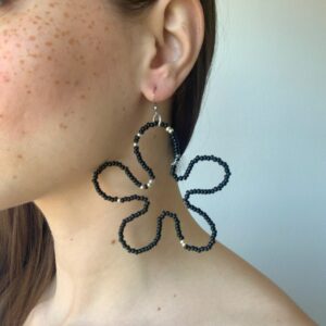 Boucles d'oreilles en fleur - Noir et argenté (M)