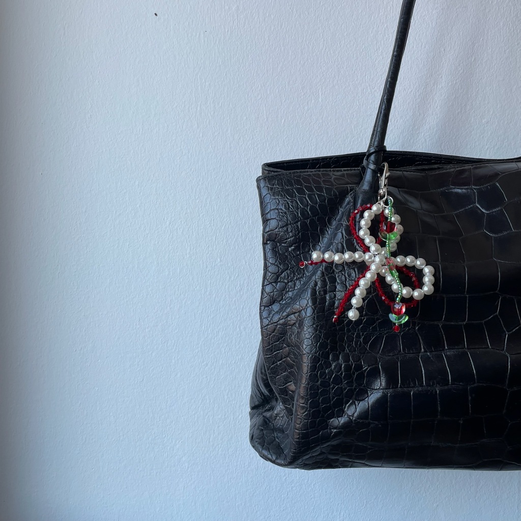 Breloque - Double noeuds avec tulipes rouges – Image 2